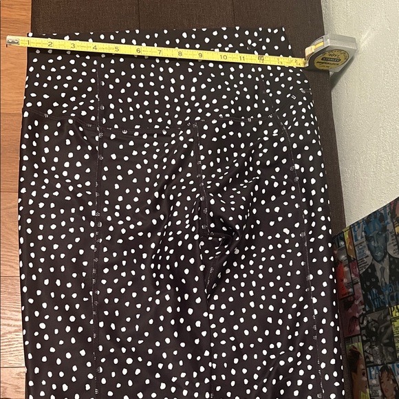 #1126=Chic Black and White Polka Dot Leggings - Picture 5 of 6